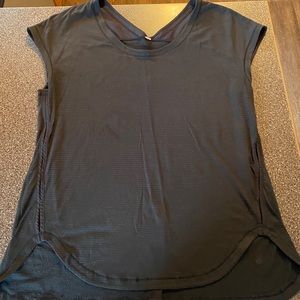 Black lululemon t-shirt